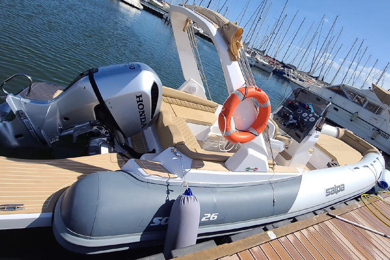 Cagliari: Båttur, 4 stopp, simning, snorkling och 1 spritzCagliari: båttur, 4 stopp, simning, snorkling och 1 spritz