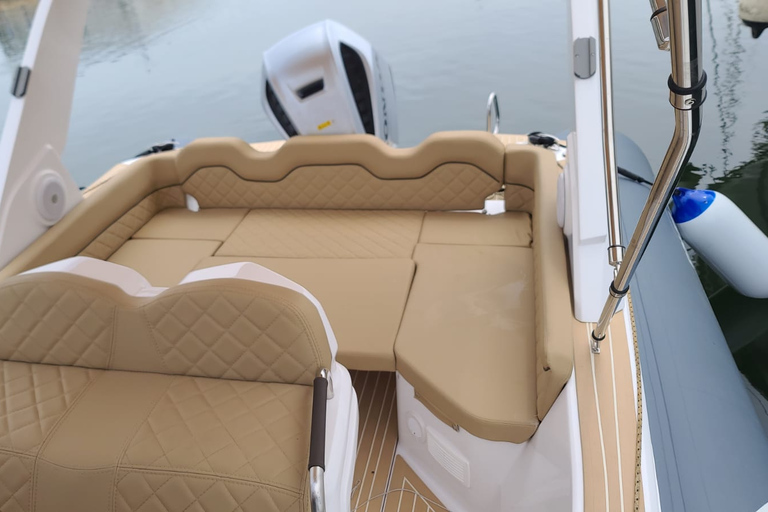 Cagliari: Båttur, 4 stopp, simning, snorkling och 1 spritzCagliari: båttur, 4 stopp, simning, snorkling och 1 spritz