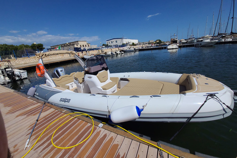 Cagliari: Båttur, 4 stopp, simning, snorkling och 1 spritzCagliari: båttur, 4 stopp, simning, snorkling och 1 spritz