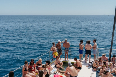 Barcelona: fiesta en barco con refrigerio y natación de 3 horasMerienda y baño 2023
