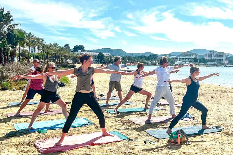 Entdecke Beach Yoga in San Antonio Ibiza