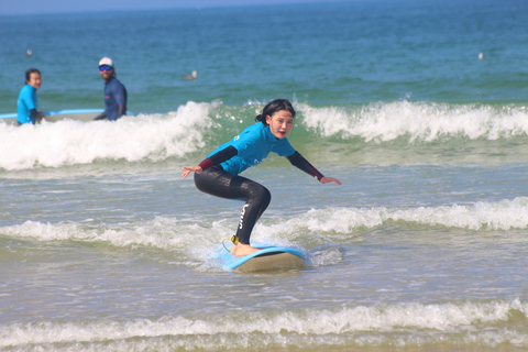 Matosinhos: Lezione di surf con attrezzaturaClasse condivisa