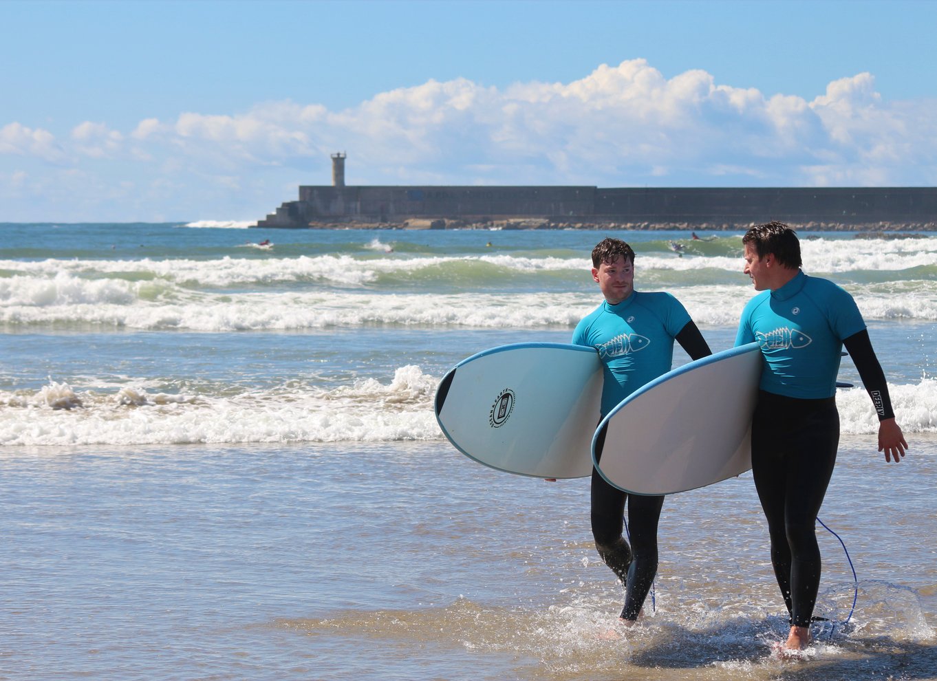 Matosinhos: Surfing-lektion med udstyr