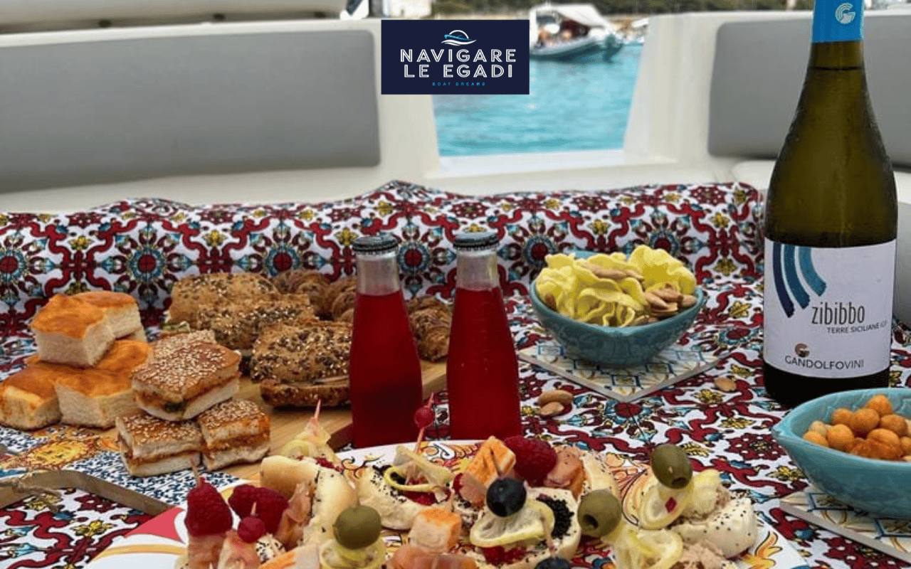 Favignana: Tägliche Bootstour ab Marsala mit Weinprobe