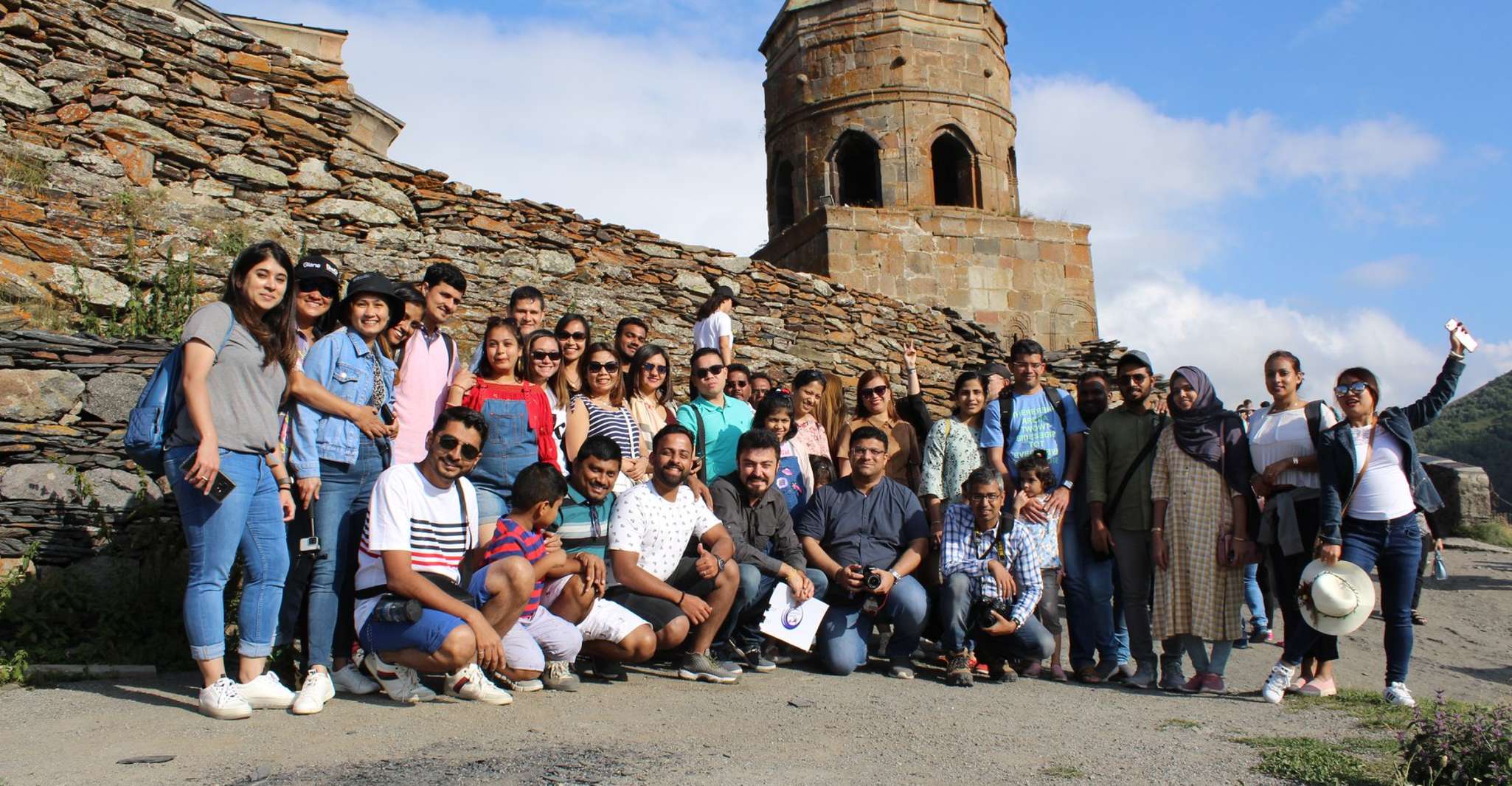 Gudauri-Kazbegi Ganztagstour -Gruppe - Hizvo