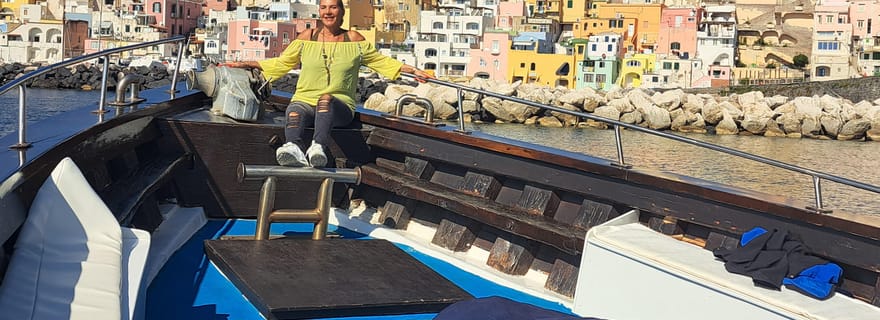 Au départ d'Ischia : visite d'une journée en bateau sur l'île de Procida avec déjeuner