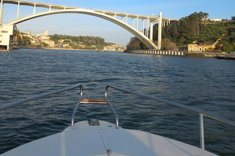 Oporto: Crucero privado en barco por el río DueroOporto: Paseo en barco privado