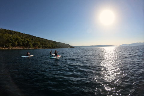 Stand up paddle-tur på morgonen i SplitMorgonens tur i Split för stand up paddling