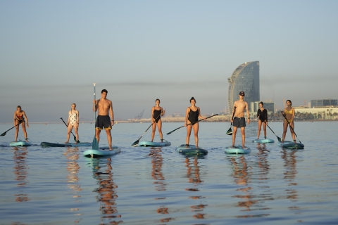 Barcelona: paddleboarden bij zonsopgang met instructeur en foto's
