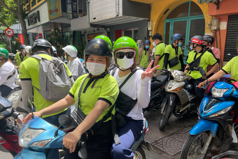 Saigon: Visite culinaire de nuit en motoTour de nuit en moto