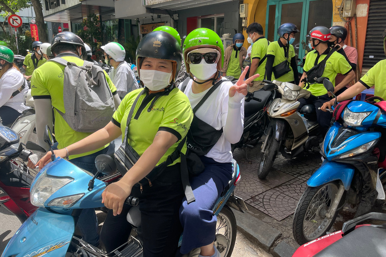 Saigon: Visite culinaire de nuit en motoTour de nuit en moto