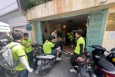 Saigon: Nächtliche Food-Tour mit dem Motorroller