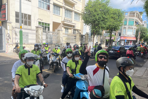 Saigon: Visite culinaire de nuit en motoTour de nuit en moto