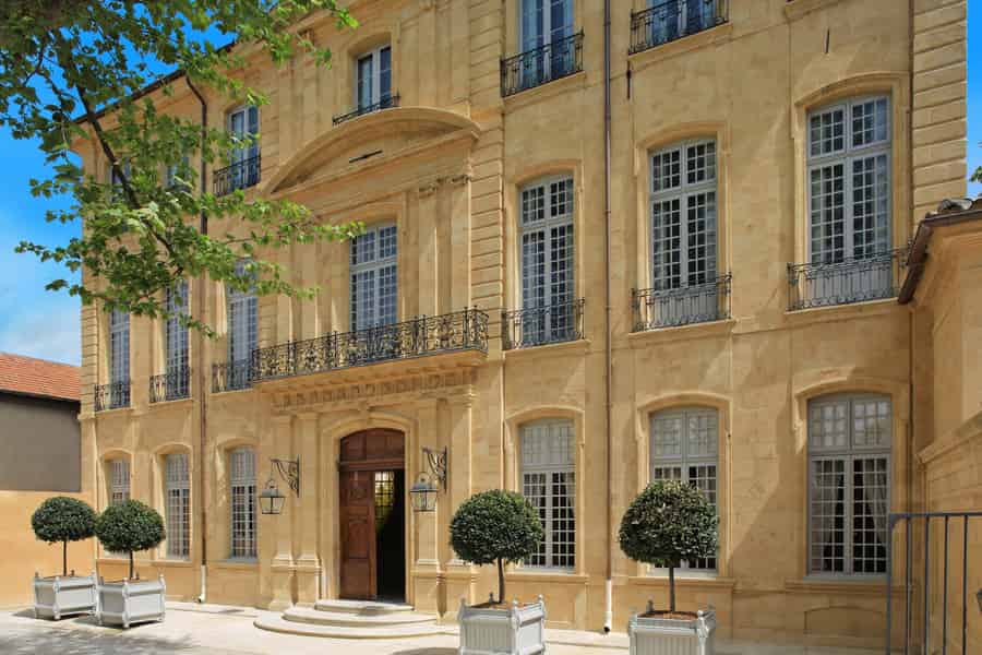 Aix-en-Provence: Caumont - Centre d'Art Niki de Saint Phalle. Foto: GetYourGuide
