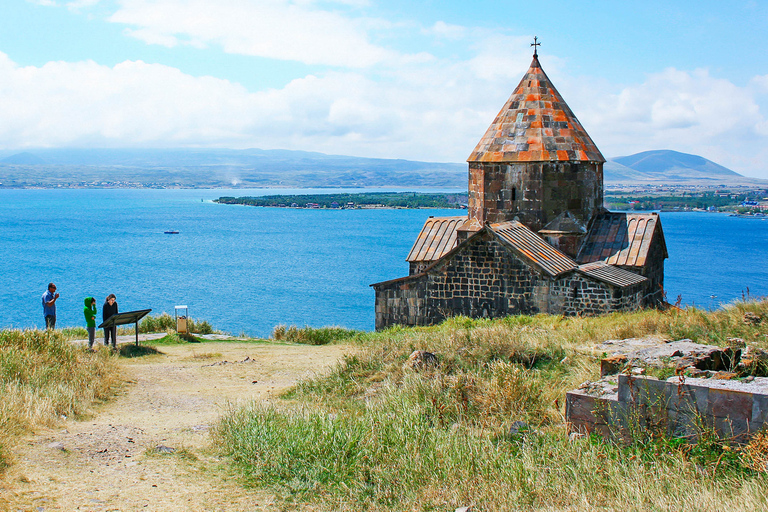 Visite privée du temple de Garni, du monastère de Geghard, du lac Sevan