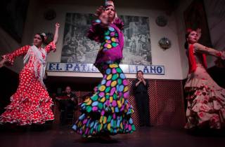 Sevilla: El Patio Sevillano Flamenco Show Ticket & Abendessen