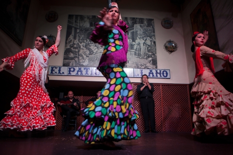 Sevilla: Espectáculo Flamenco en El Patio SevillanoCena espectáculo y menú
