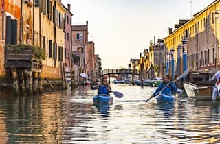 Venedig: Kajaktour bei Sonnenuntergang in den Kanälen