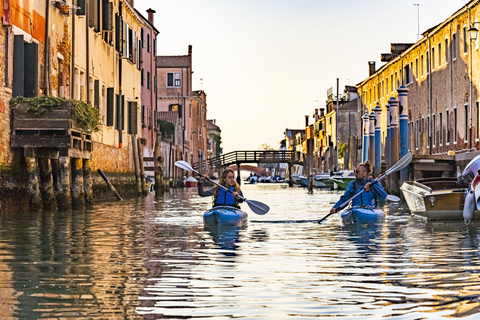 Zonsondergang romantische kajaktocht in VenetiëRomantische kajaktocht in Venetië