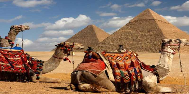 Il Cairo: tour privato delle piramidi di Giza con giro in cammello e biglietti