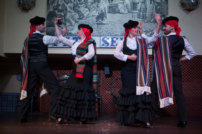 Séville : Spectacle de flamenco au Patio SevillanoSpectacle et dîner de tapas