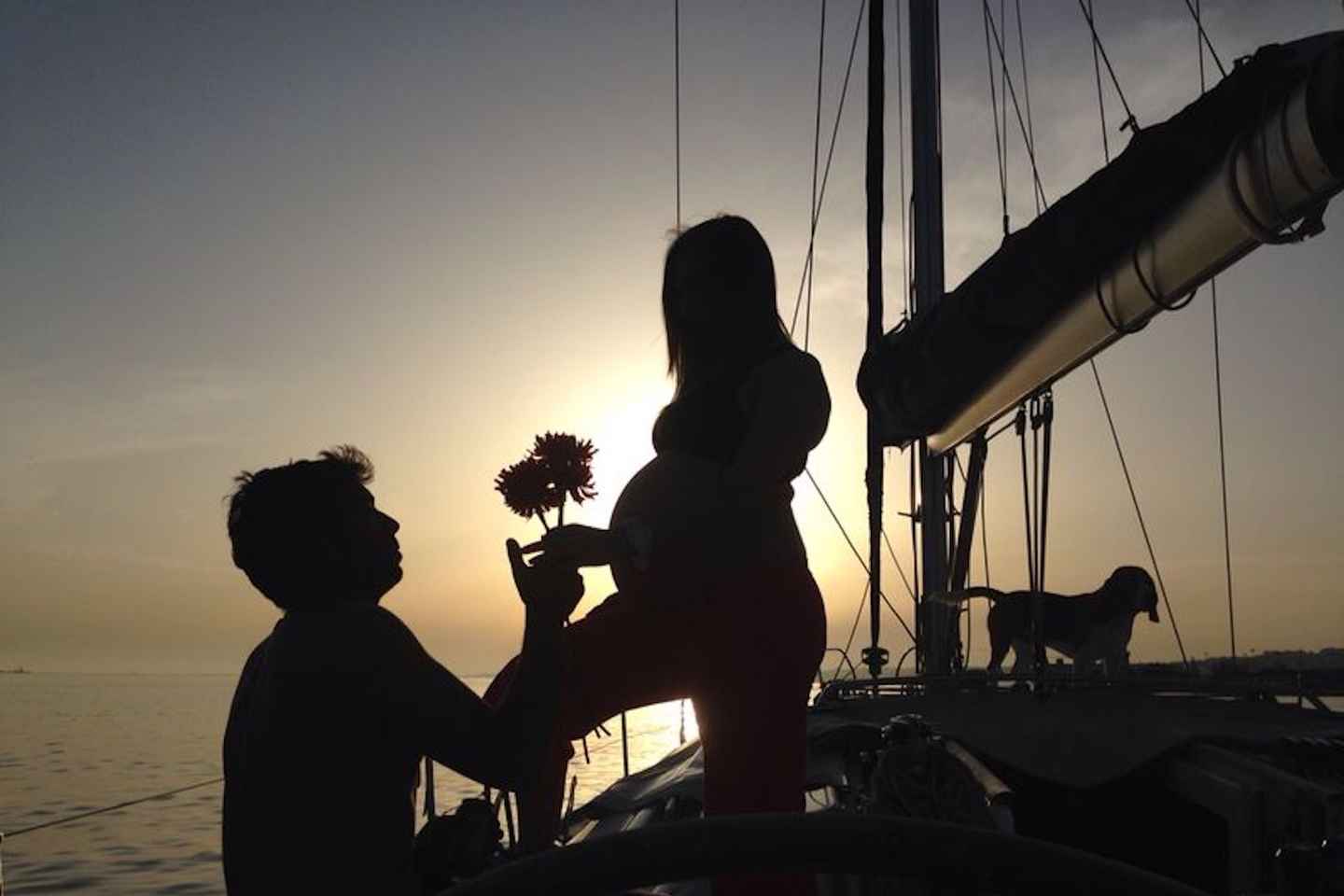 Lissabon: Romantische Sonnenuntergangs-Segeltour auf dem Tejo mit Wein und Tapas