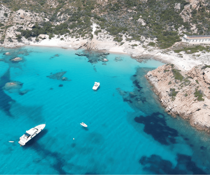 Au départ de Santa Teresa Gallura : excursion en bateau d'une journée à La Maddalena