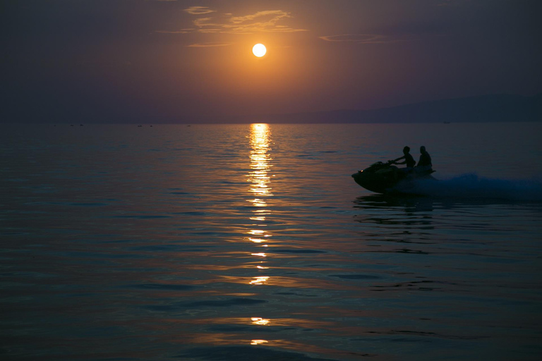 Santorini: noleggio moto d&#039;acqua sulla spiaggia di Perivolos