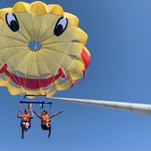 Barcelona: Guided Parasailing Experience