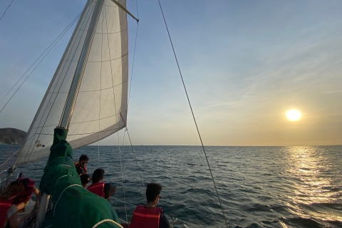 Santa Marta: Sunset Sailing in the bay Standard Option
