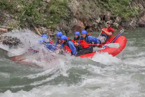 Banff: Kananaskis River Surf Trip