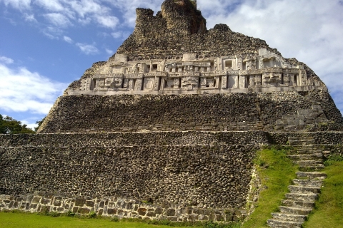 Belize : Ruines mayas et visite du trou bleu à l'intérieur des terresVisite guidée des ruines de Xunantunich et visite du trou bleu à l'intérieur des terres