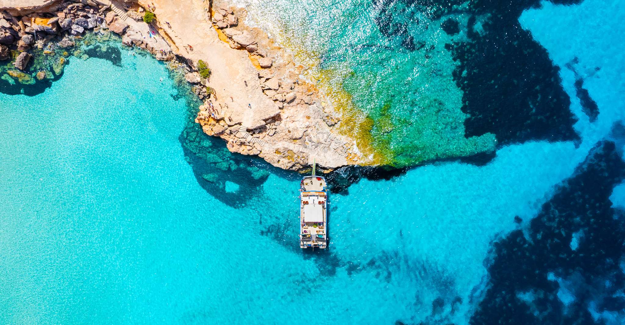 Ibiza, strandhopping cruise met paddleboard, eten en drinken - Housity