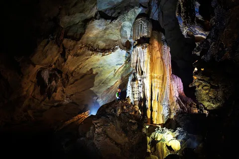 Dong Hoi: Expedition Cha Loi Cave like Tarzan in the Jungle