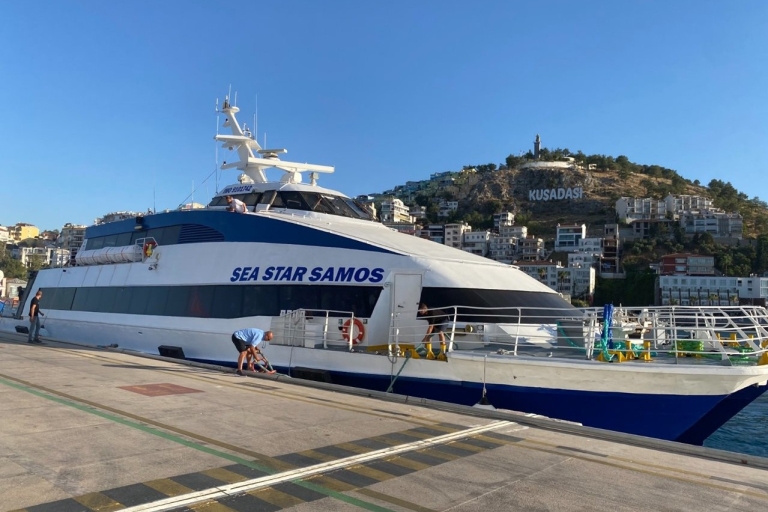 Depuis Kusadasi : Ferry aller-retour pour Samos avec transfert à l'hôtel