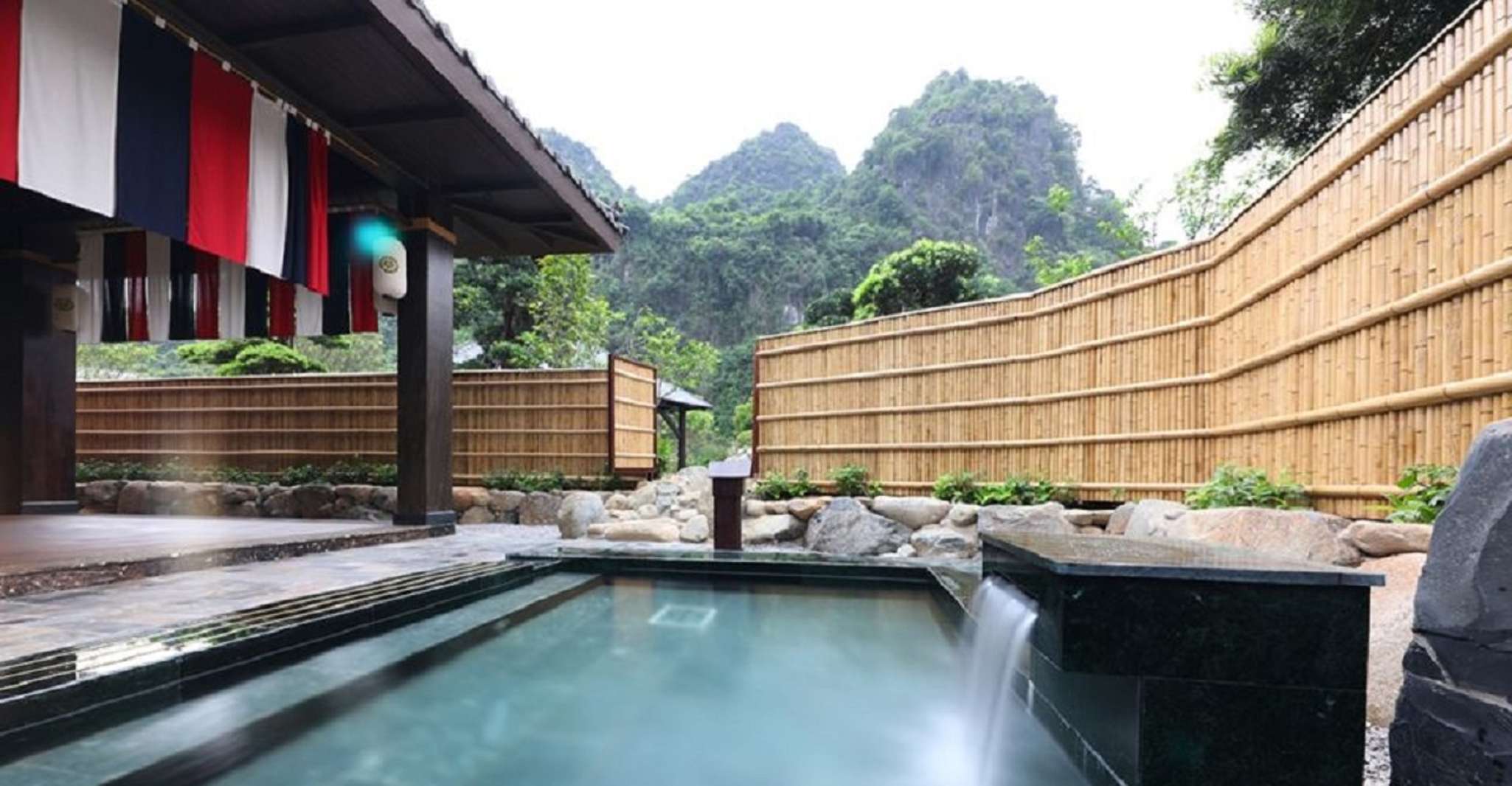 Vietnam, Combo Yoko Onsen Quang Hanh + Private Car Transfer - Hizvo