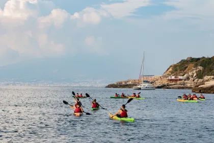 Sorrento: Kajakfahren an der Küste mit Schwimmen