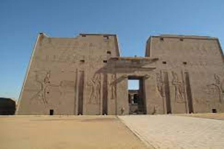 From Cairo: 12-Day Tour with Luxor to Aswan Cruise &amp; Petra