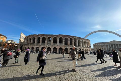 Verona: Excursão a pé guiada para pequenos grupos com ingressos para a Arena