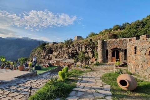 Visite des sites de Haghpat et Sanahin et de la grotte de MenzerVisite des sites UNESCO de Haghpat et Sanahin et de la grotte de Menzer