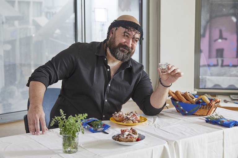Atenas: Comida de 5 platos e Historia de la Gastronomía Griega por un ActorAtenas: Historia culinaria griega y entrada para un menú de cinco platos