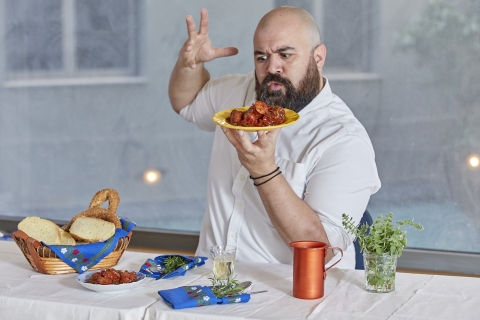 Atenas: Comida de 5 platos e Historia de la Gastronomía Griega por un ActorAtenas: Historia culinaria griega y entrada para un menú de cinco platos