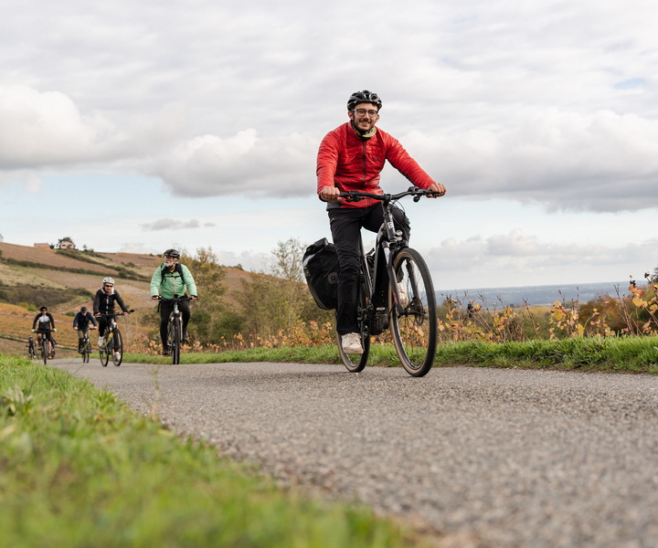 Medio día en bicicleta con guía en Beaujolais - Mont Brouilly y vino