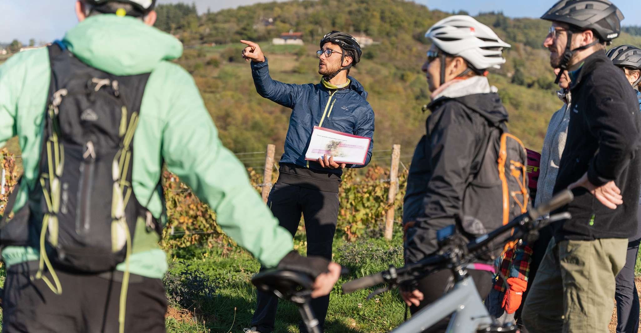 Half day bike guided in Beaujolais - Mont Brouilly and wine - Housity