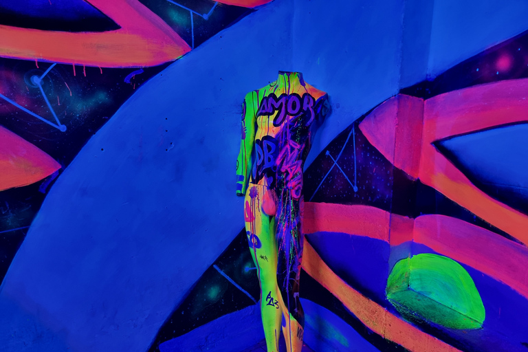 Medellín: Comuna 13 Guided Tour with Local Artists