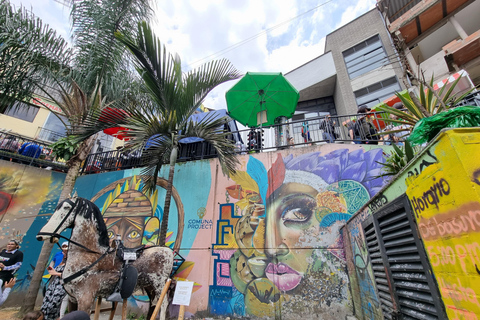 Medellín: Comuna 13 Guided Tour with Local Artists