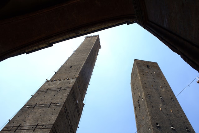 Bologna: Guided Walking Tour of the City Highlights
