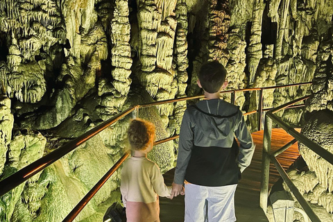 Agios ou Elounda: excursion d'une journée à la grotte de Zeus et au palais de KnossosVéhicule limousine ou SUV 3 places de classe premium