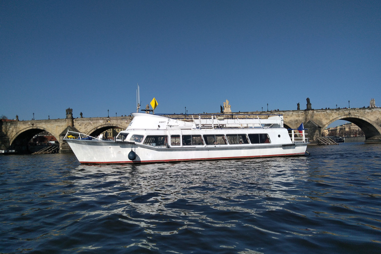 Prague: Vltava River Private Boat Party with DrinksTour with Unlimited Drinks