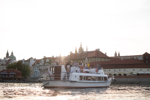 Prague: Vltava River Private Boat Party with DrinksTour with Unlimited Drinks